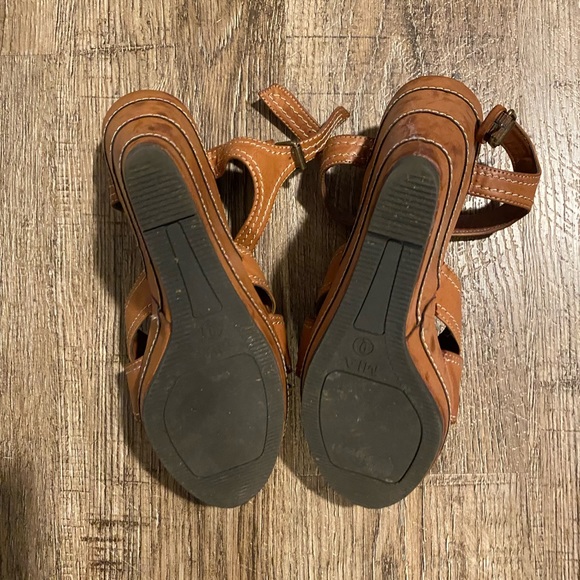 MIA Wedges - Picture 3 of 5
